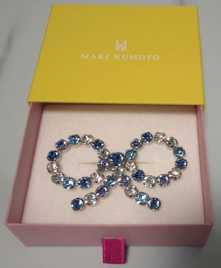 MAKI NUMOTO リボンブローチ　マキヌモト