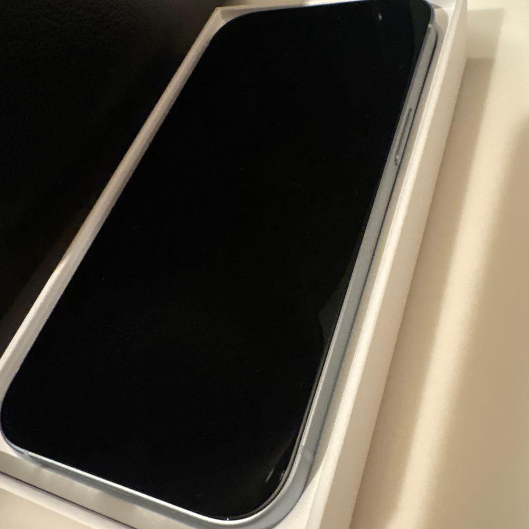 【美品】Apple iPhone 15 256GB SIMフリー