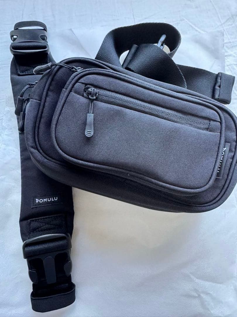 POMULU ポムル　ヒップシート　ショルダーバック　新型ブラック　 試着のみ