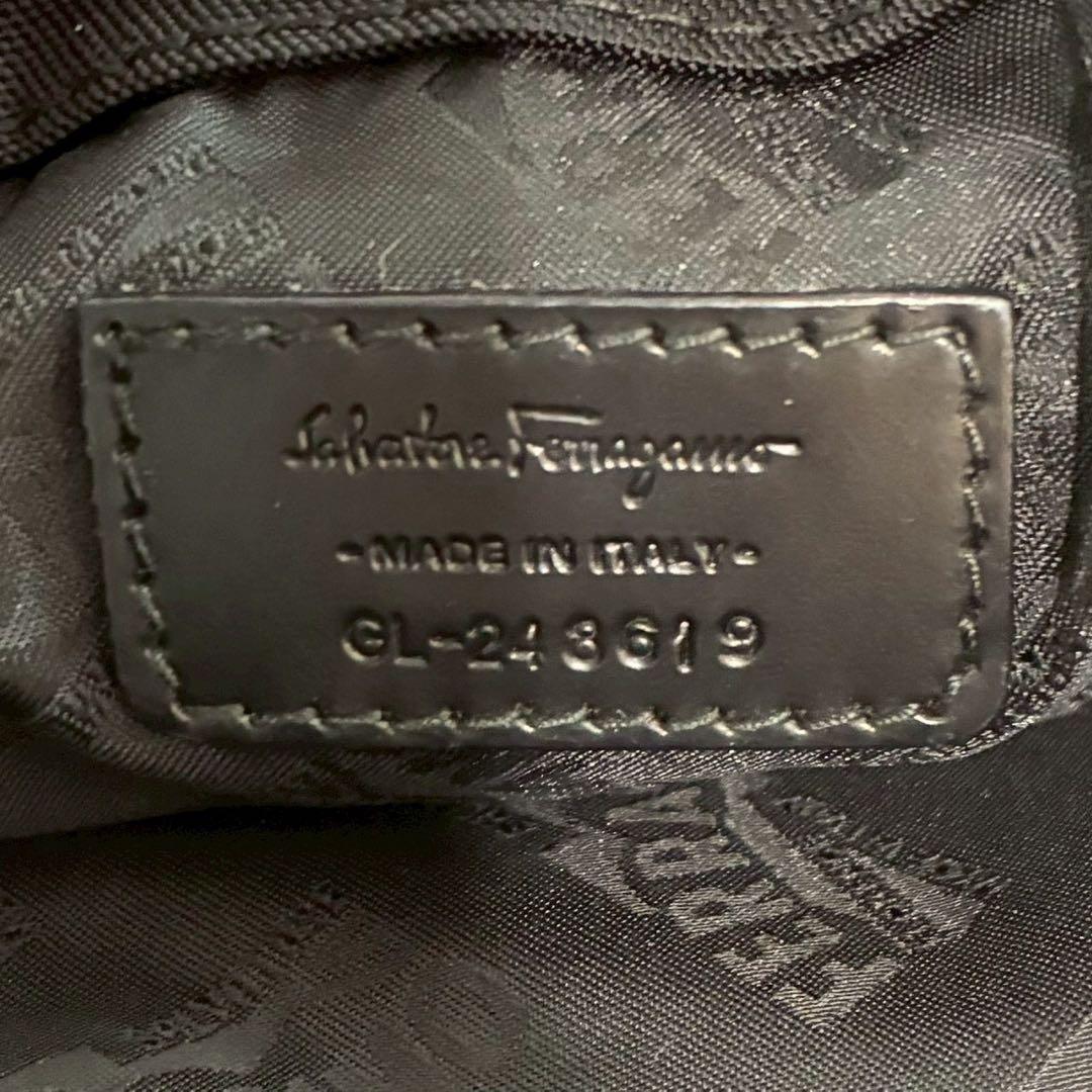 美品✨A4可 フェラガモ メッセンジャーバッグ ナイロン×レザー 斜め掛け 黒