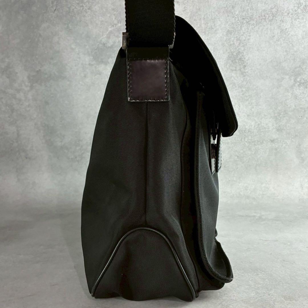 美品✨A4可 フェラガモ メッセンジャーバッグ ナイロン×レザー 斜め掛け 黒