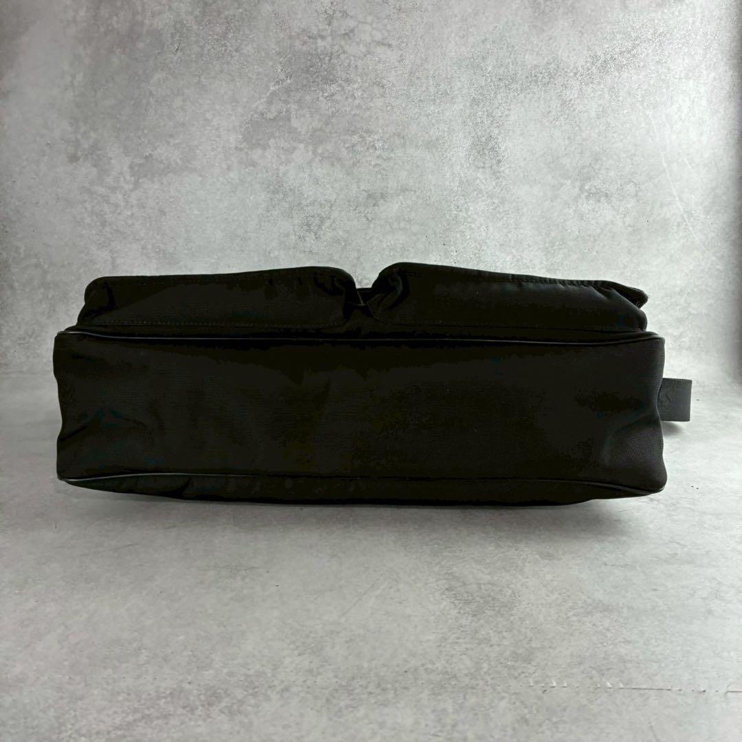 美品✨A4可 フェラガモ メッセンジャーバッグ ナイロン×レザー 斜め掛け 黒