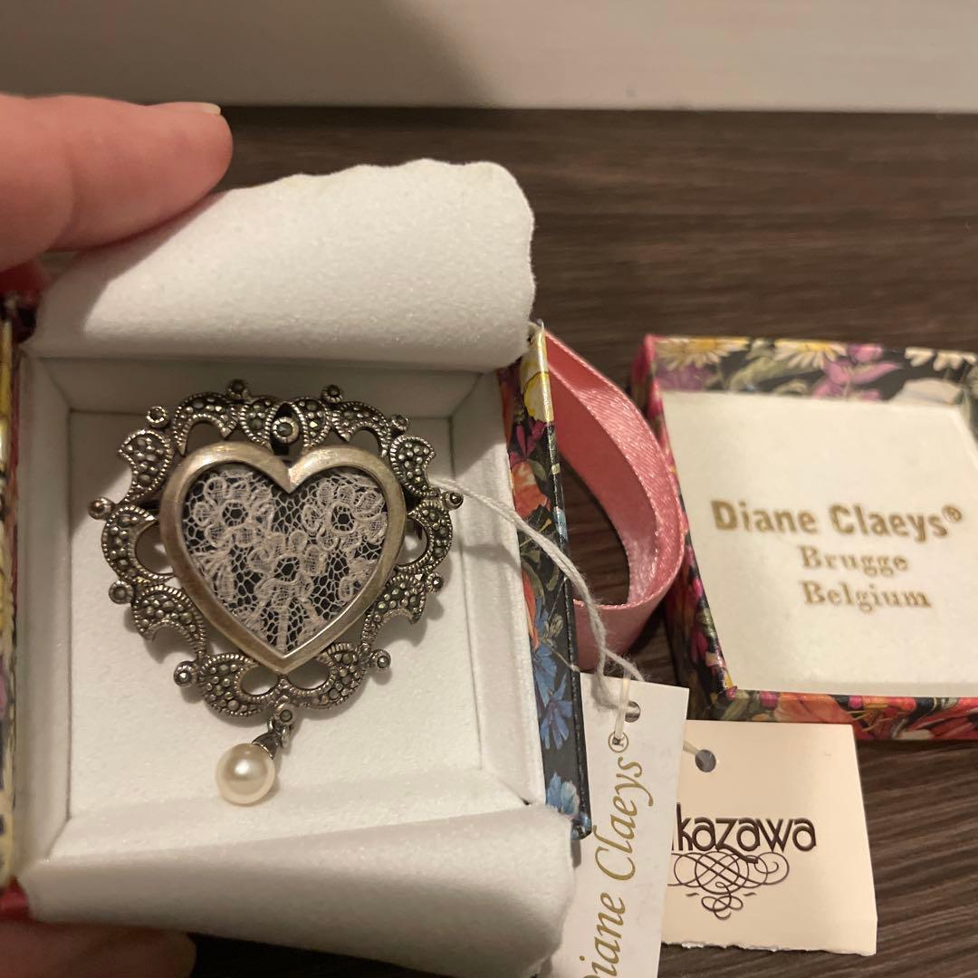 近沢レース　ダイアンクライス アンティークレース　ブローチ