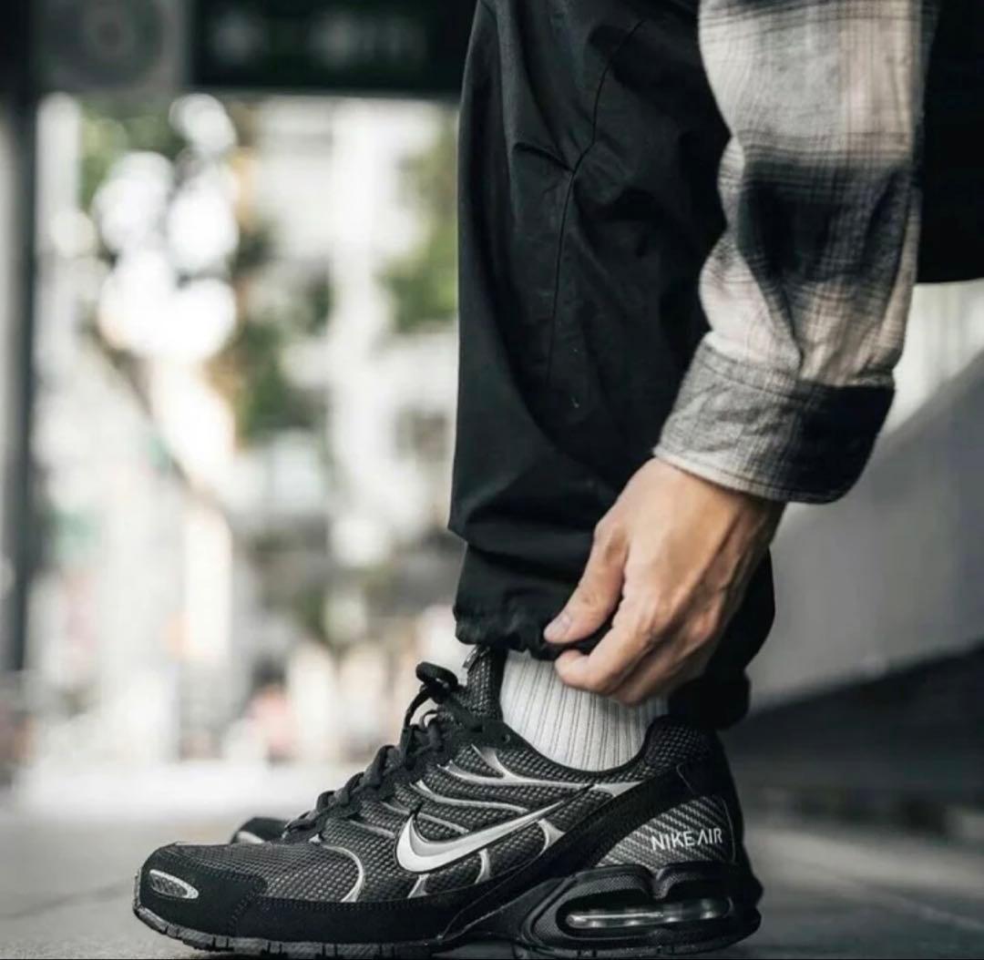 新品未使用　ナイキ　エアマックス　トーチ4 ブラック　シルバー　黒　28.5