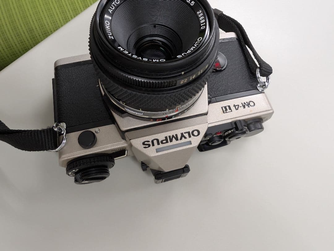 Olympus OM-4 チタン 一眼レフカメラ レンズ付き