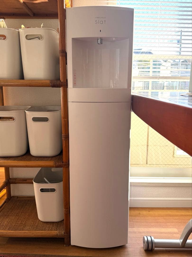 ウォーターサーバー FRECIOUS slat ホワイト