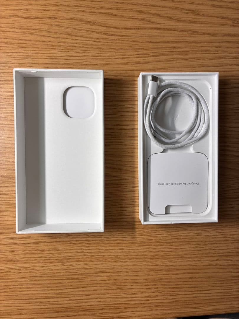 iPhone 15 ブラック 本体 充電ケーブル付属