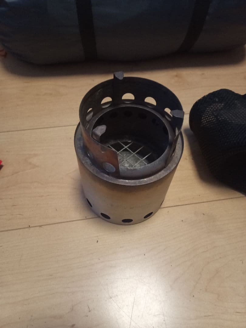 ソロキャンプにオススメ　4点セットです　テントやグランドシート、焚き火台等