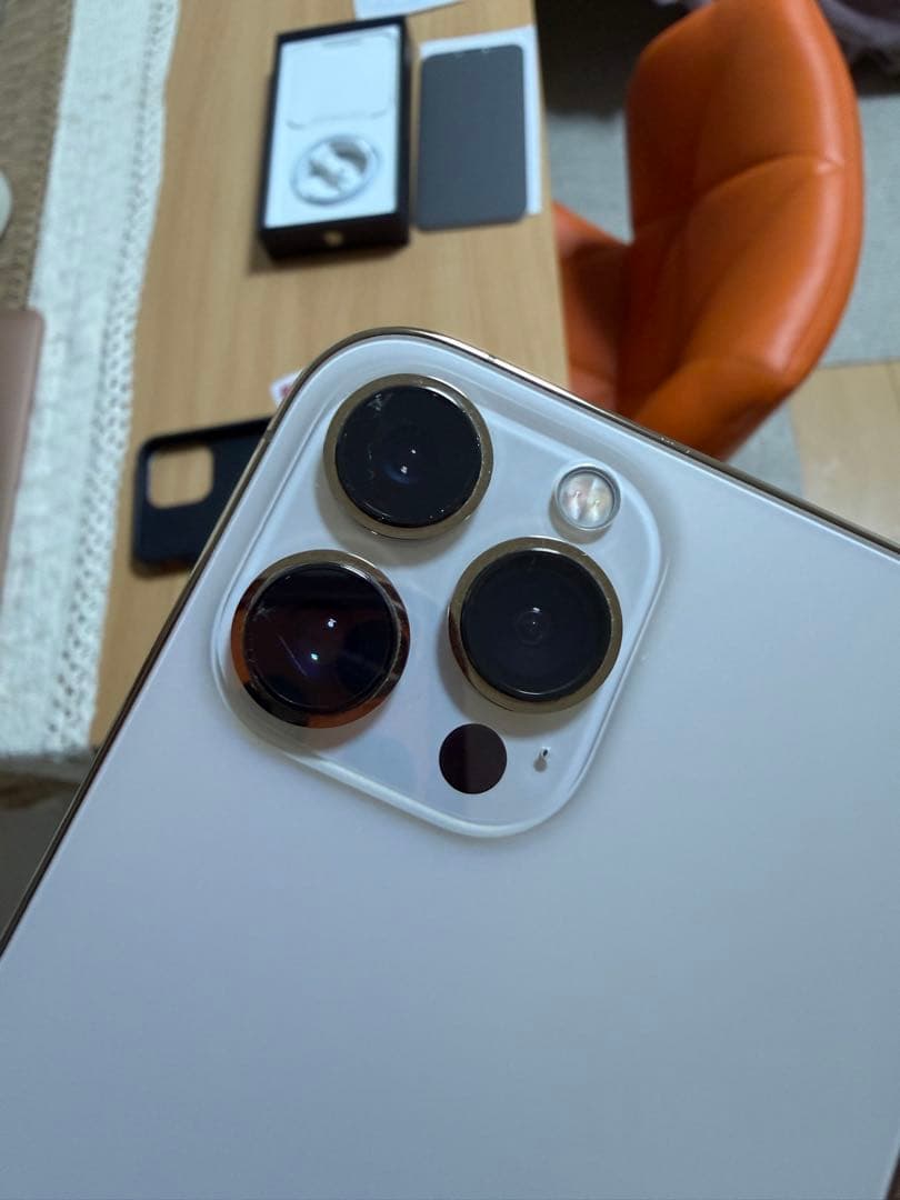 Apple iPhone 13 Pro Max ゴールド本体　256GB