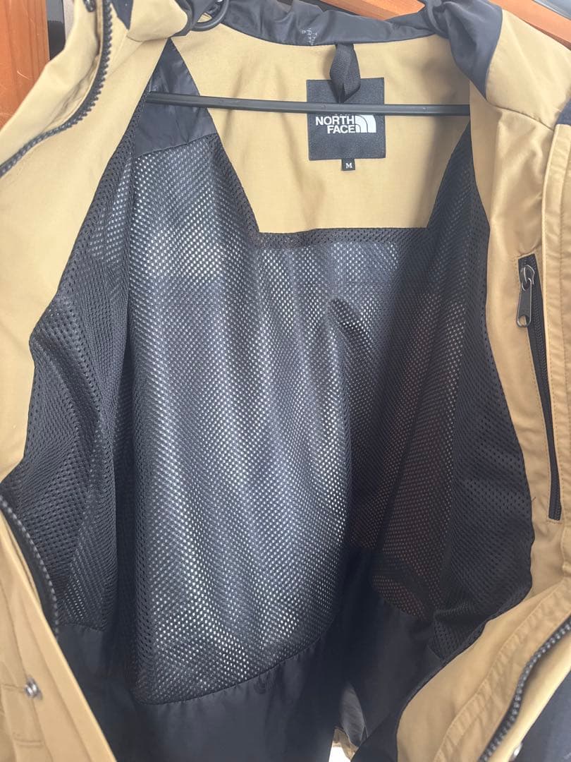 THE NORTH FACE マウンテンパーカー ベージュ・黒　本日限定値下げ！