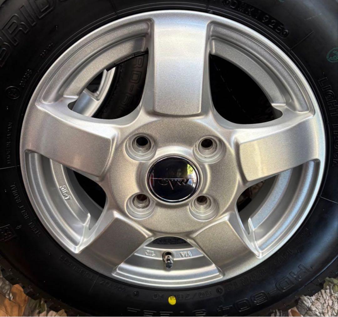 ㉛軽トラ・箱バン用の新品ゴツゴツタイヤと中古ホイールとナット付き