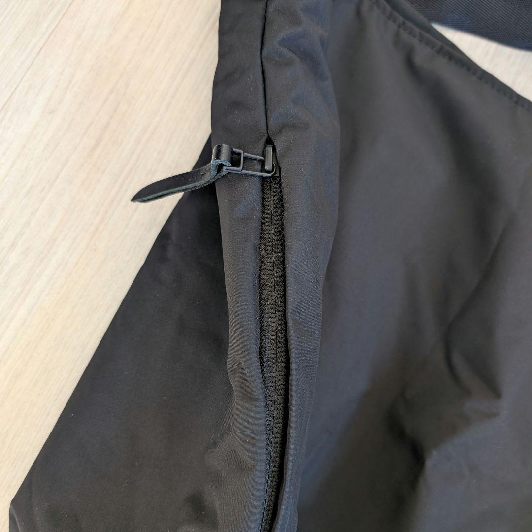 LIVERAL リヴェラル 完全防水 大型　 ショルダーバッグ ユニセックス