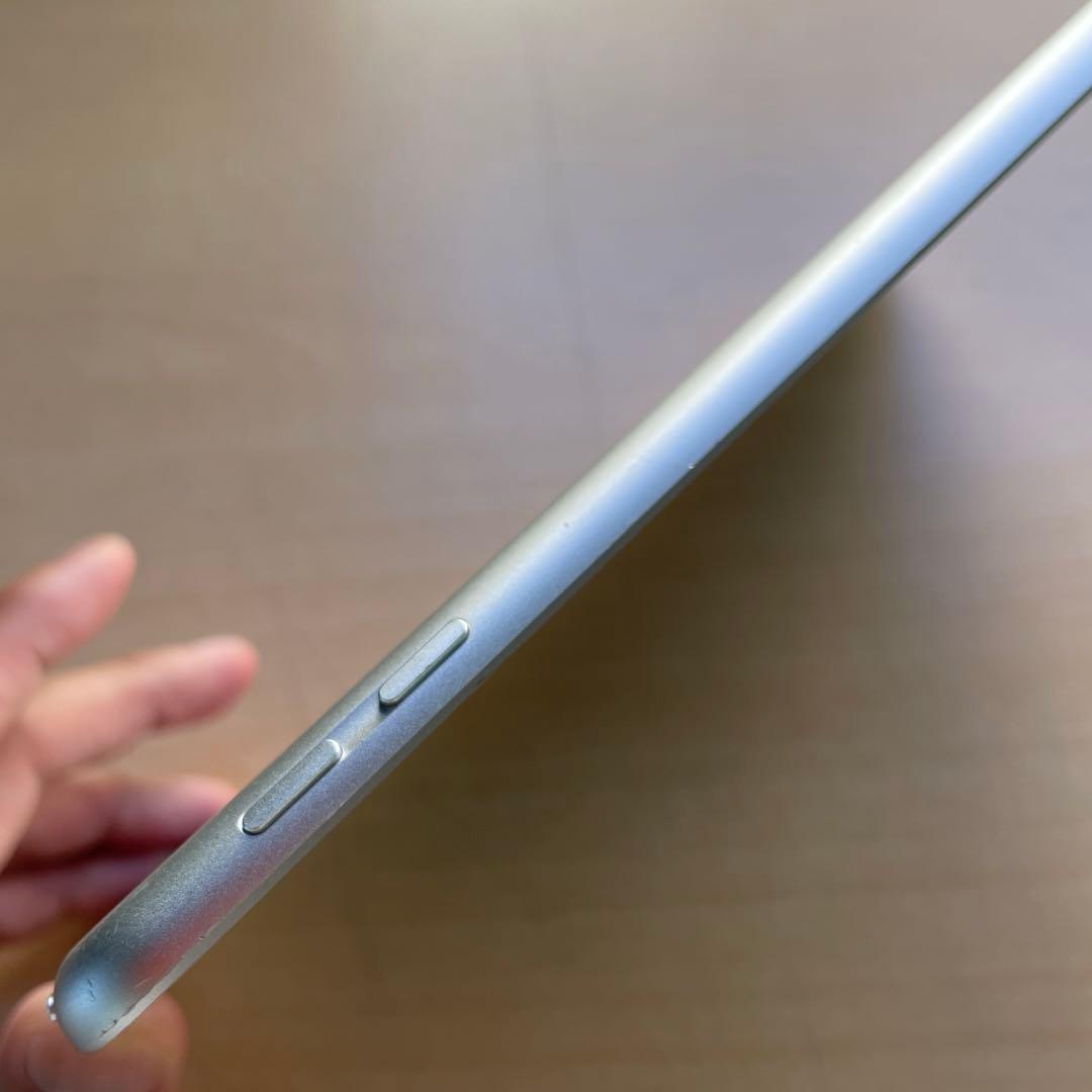 iPad 第6世代　A1893　Wi-Fiモデル　シルバー　32GB #6
