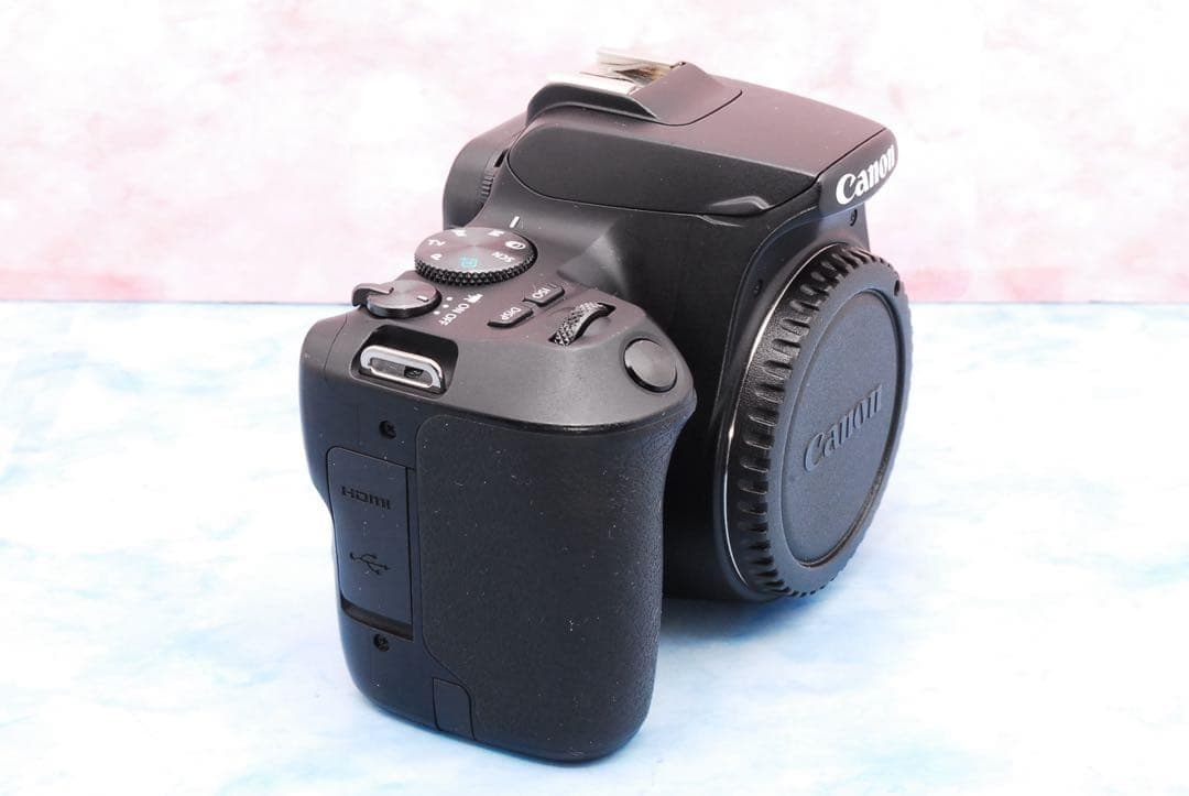 Canon Kiss X10☆一眼レフカメラ☆単焦点＆標準＆超望遠☆バッグ付