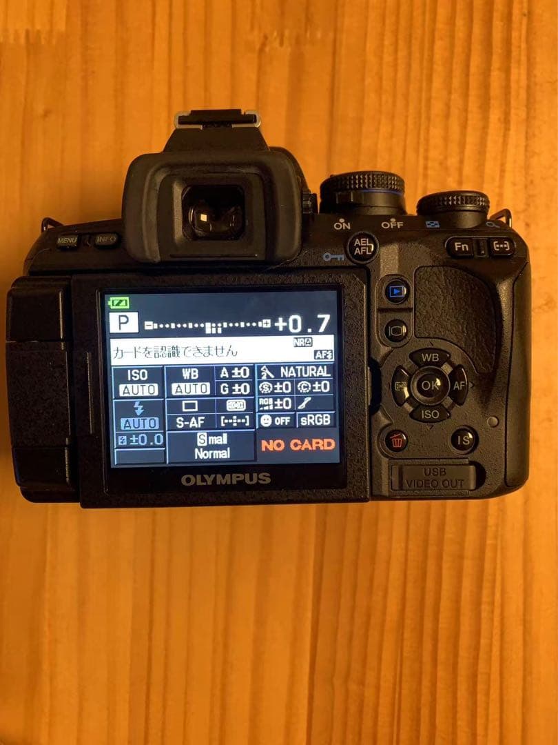 オリンパス製レンズ交換式ライブビューデジタル一眼レフカメラ　E-620