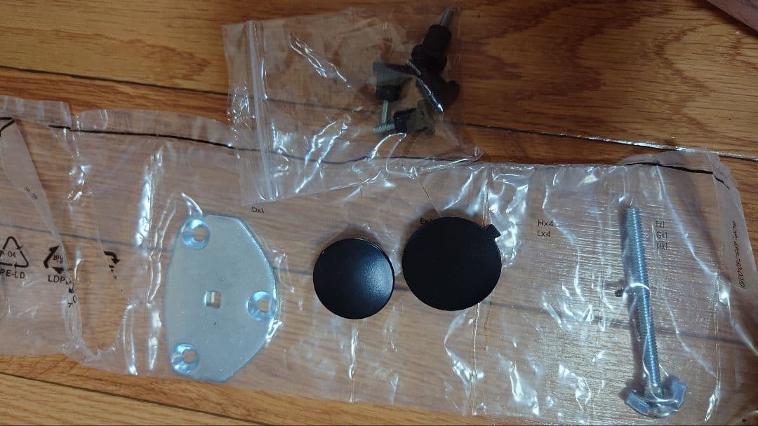 Amazonベーシック モニターアーム ergotron OEM品