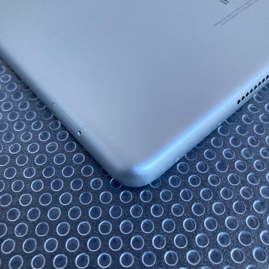 586 電池最良好☆比較的美品☆iPad6 第6世代 32GB SIMフリー☆