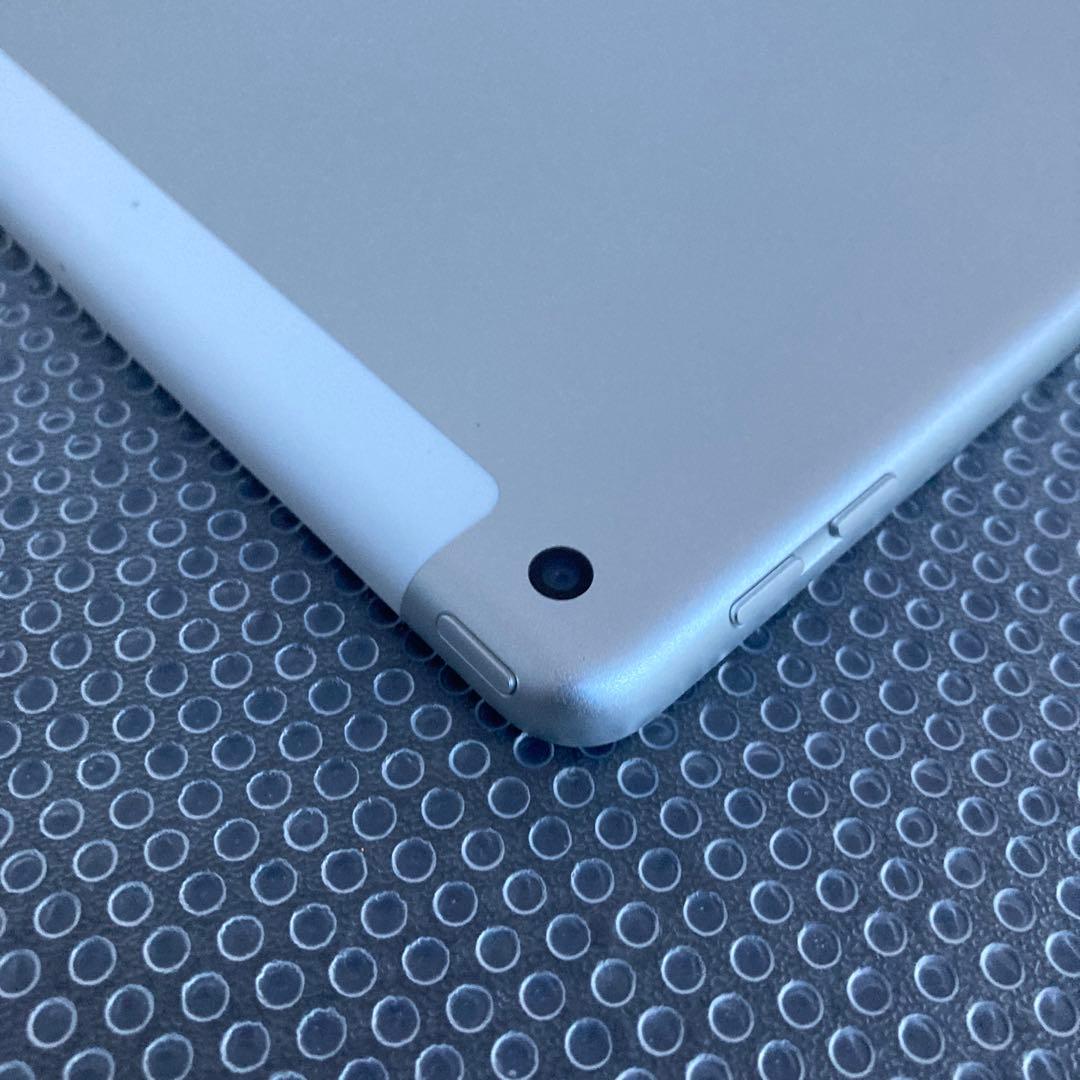 586 電池最良好☆比較的美品☆iPad6 第6世代 32GB SIMフリー☆