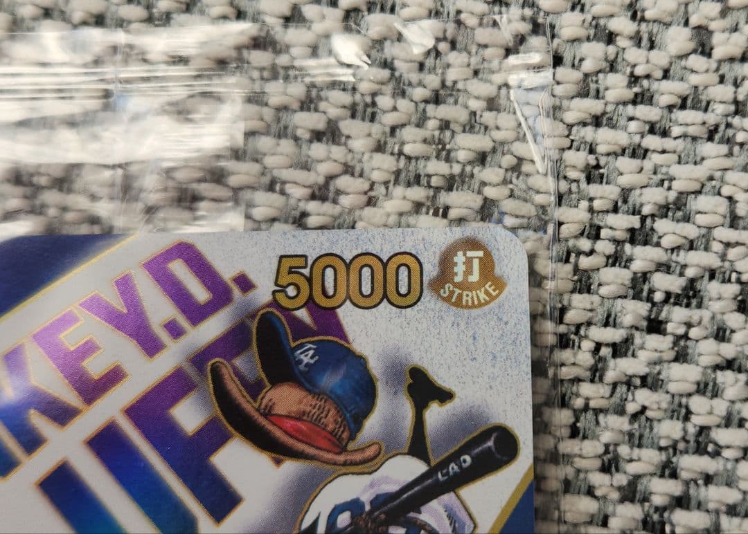 【新品未開封】海外 ワンピースカード ドジャース ルフィ