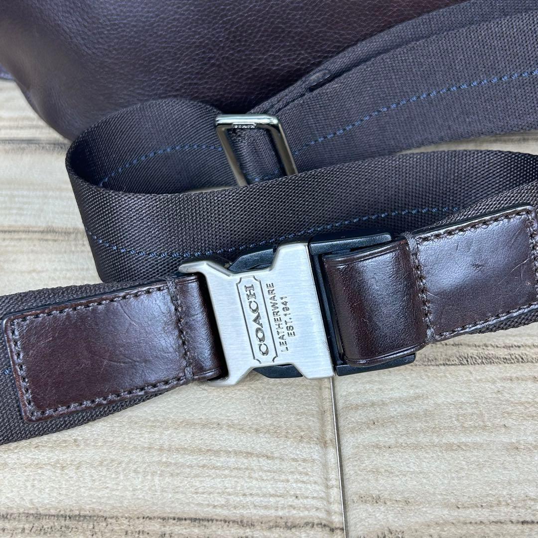 【美品】COACH コーチ トンプソン ボディバッグ ショルダーバッグ　メンズ