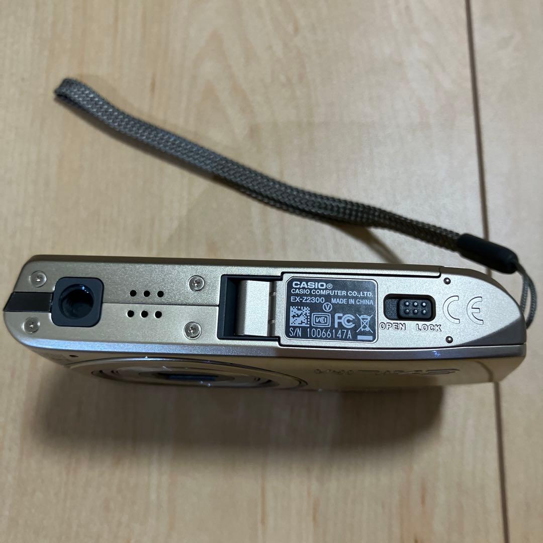 デジカメ　CASIO EXILIM EX-Z2300 14.1メガピクセル