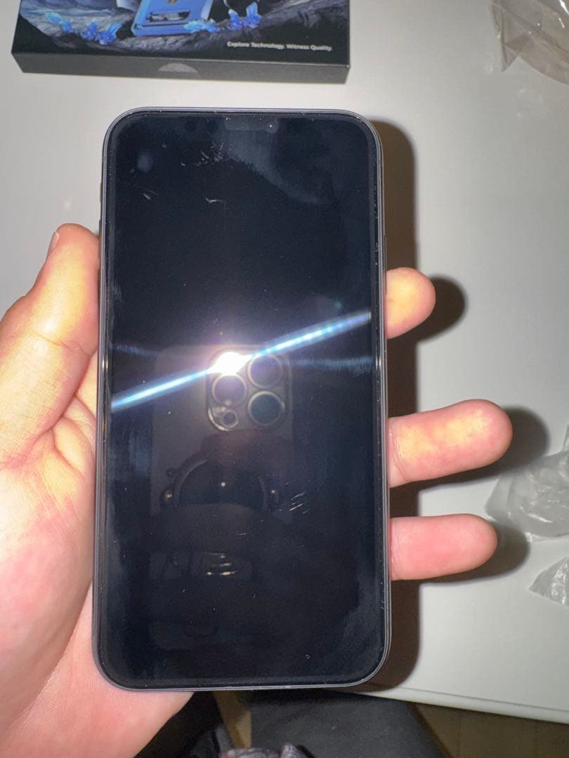 iPhone11 黒　目立つ傷なし