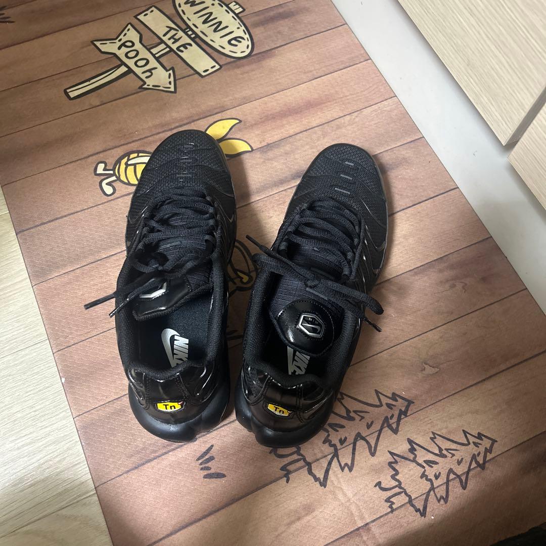 ナイキエアマックスプラストリプルブラック