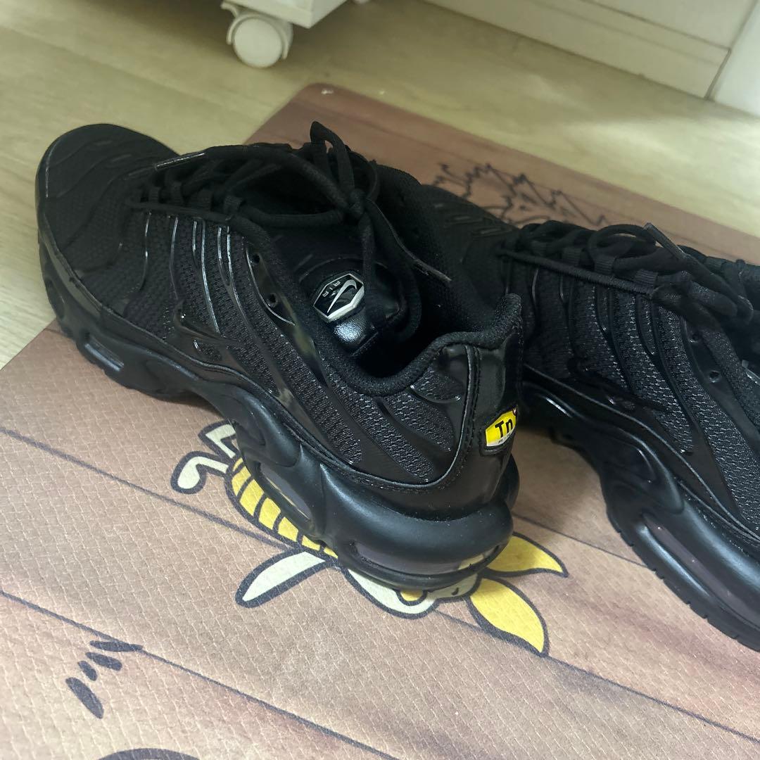 ナイキエアマックスプラストリプルブラック