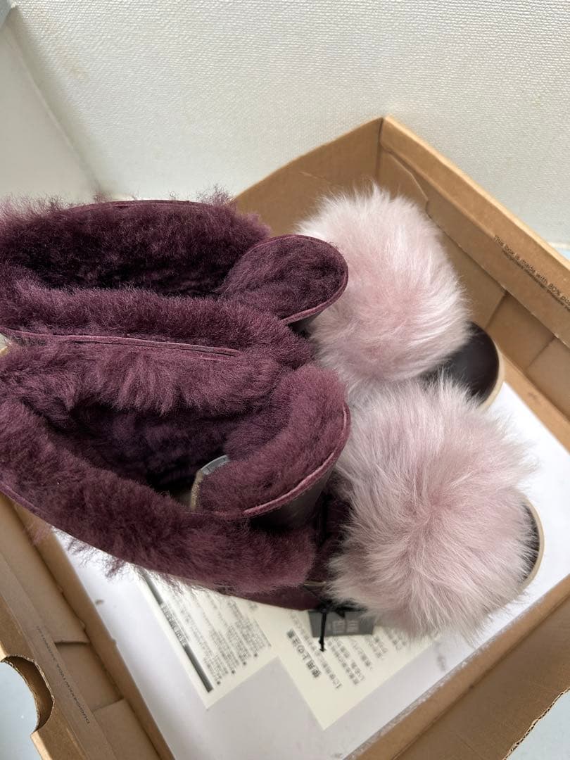 新品タグ付　UGG アグブーツ　23.0㎝ワインレッド　高島屋購入　レディース