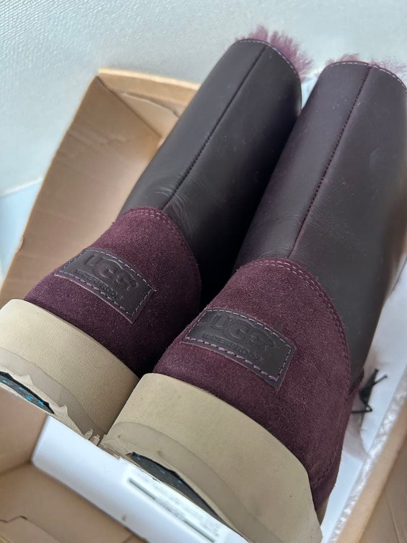 新品タグ付　UGG アグブーツ　23.0㎝ワインレッド　高島屋購入　レディース