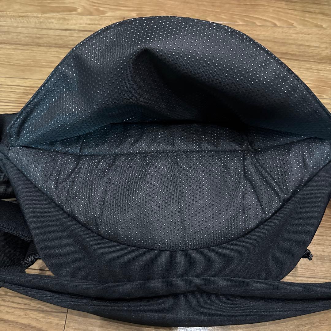 Hug育バッグ　ブラック　2025年リニューアル版　ヒップシート