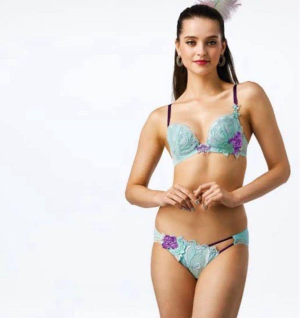 ワコール/サルート 66グループ 新品タグ付 P-upブラTバックD75TU