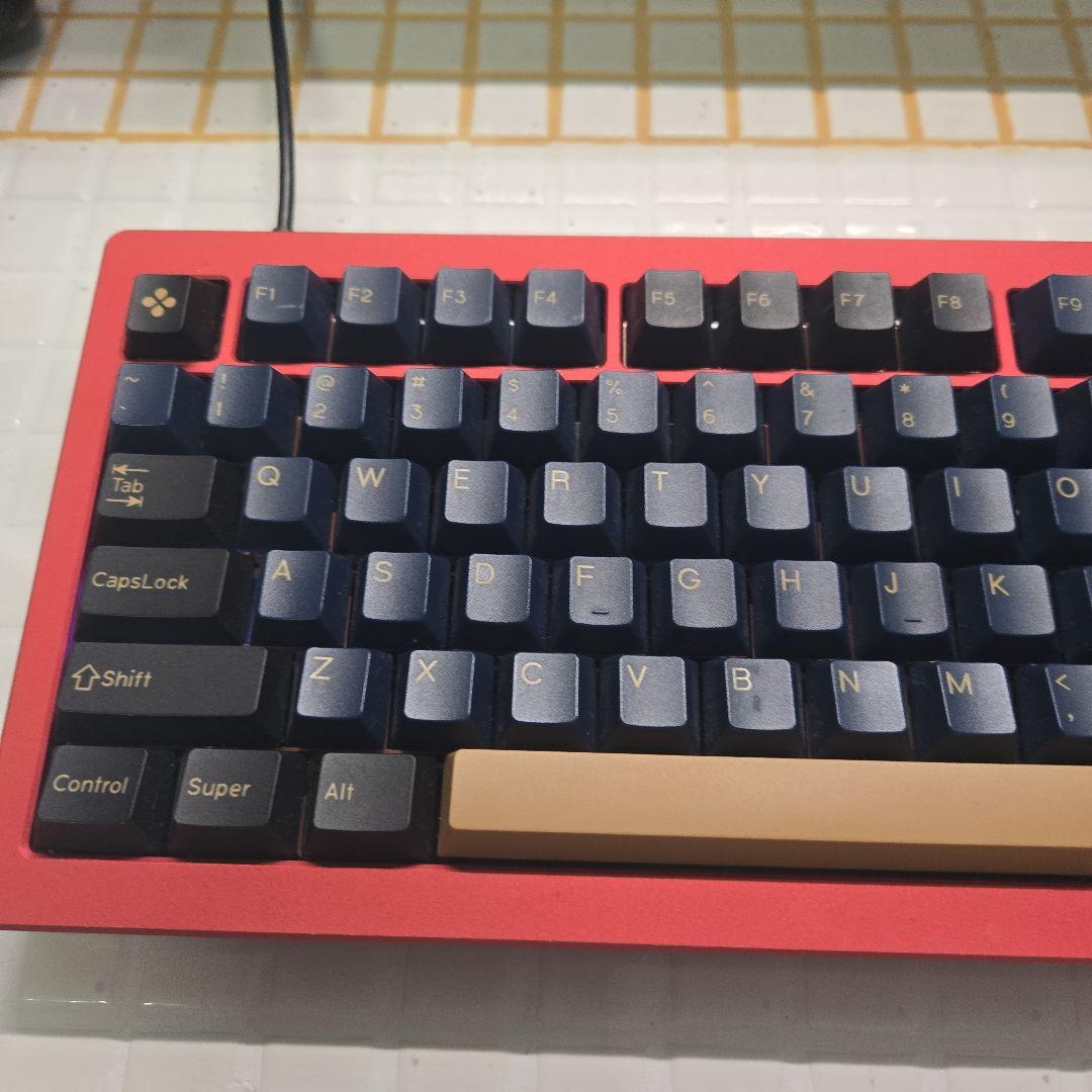 キーボード　アルミフレーム　７５％　有線