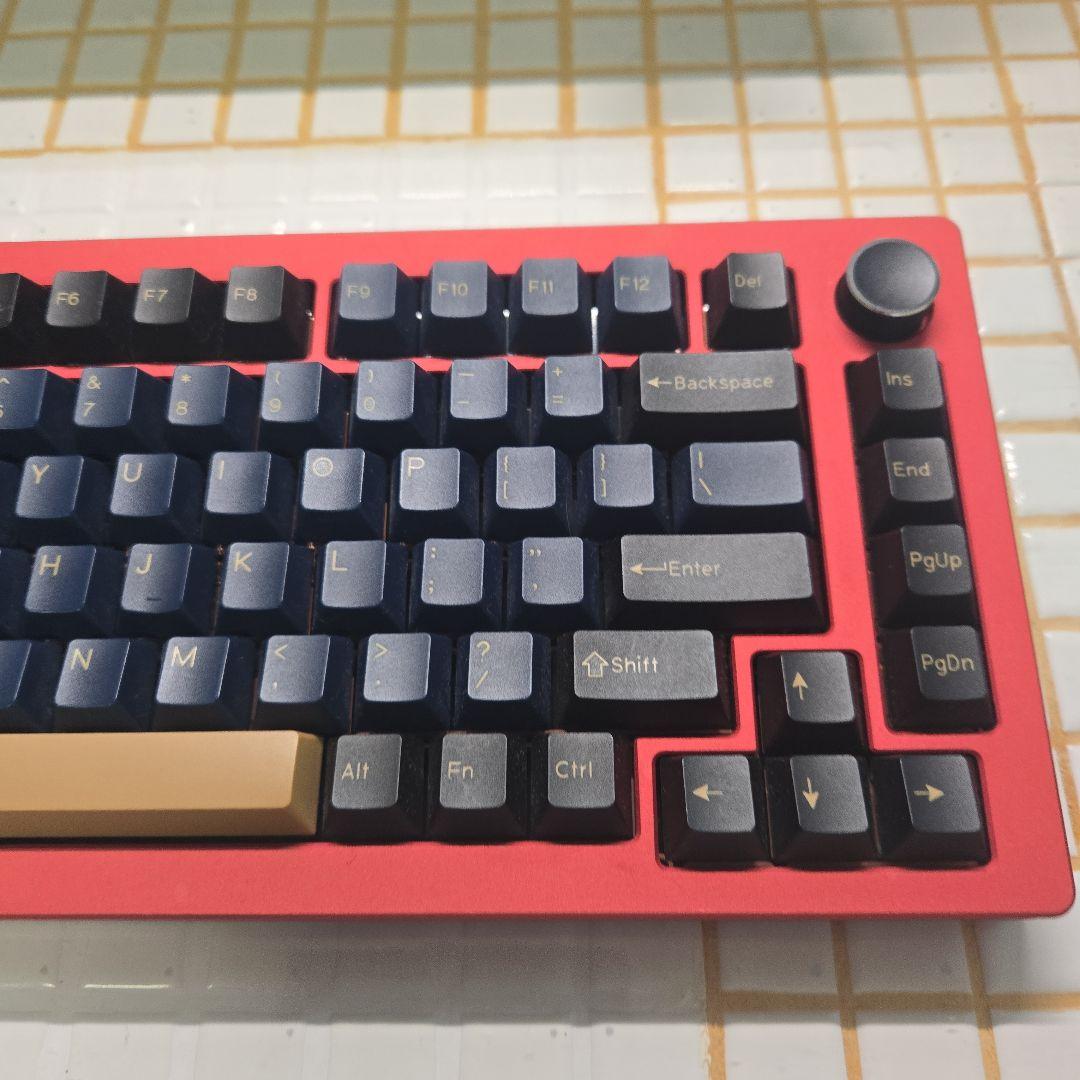 キーボード　アルミフレーム　７５％　有線