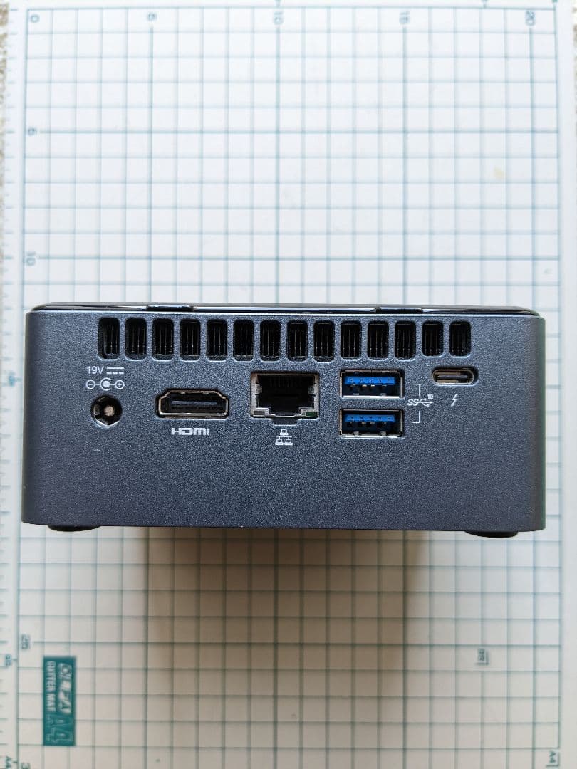 ミニPC intel NUC8i5BEH