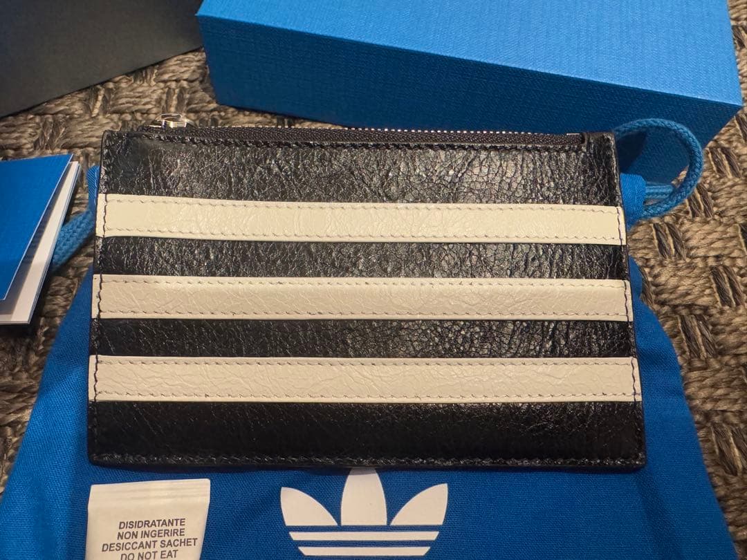 Balenciaga × adidas ケース