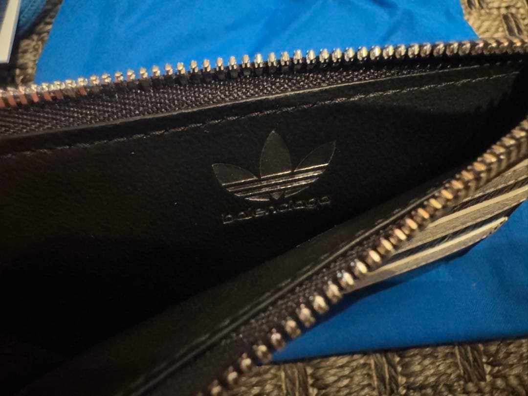 Balenciaga × adidas ケース