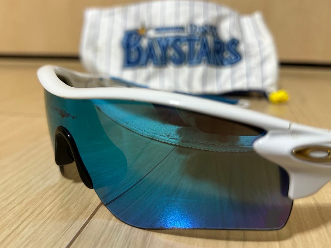 横浜DeNAベイスターズ スポーツサングラス　オークリー