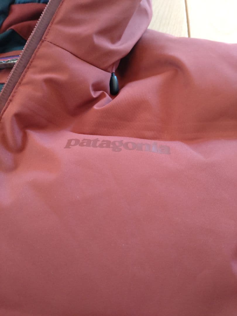 あいう様patagonia フード付きダウンジャケット S バーガンディ色