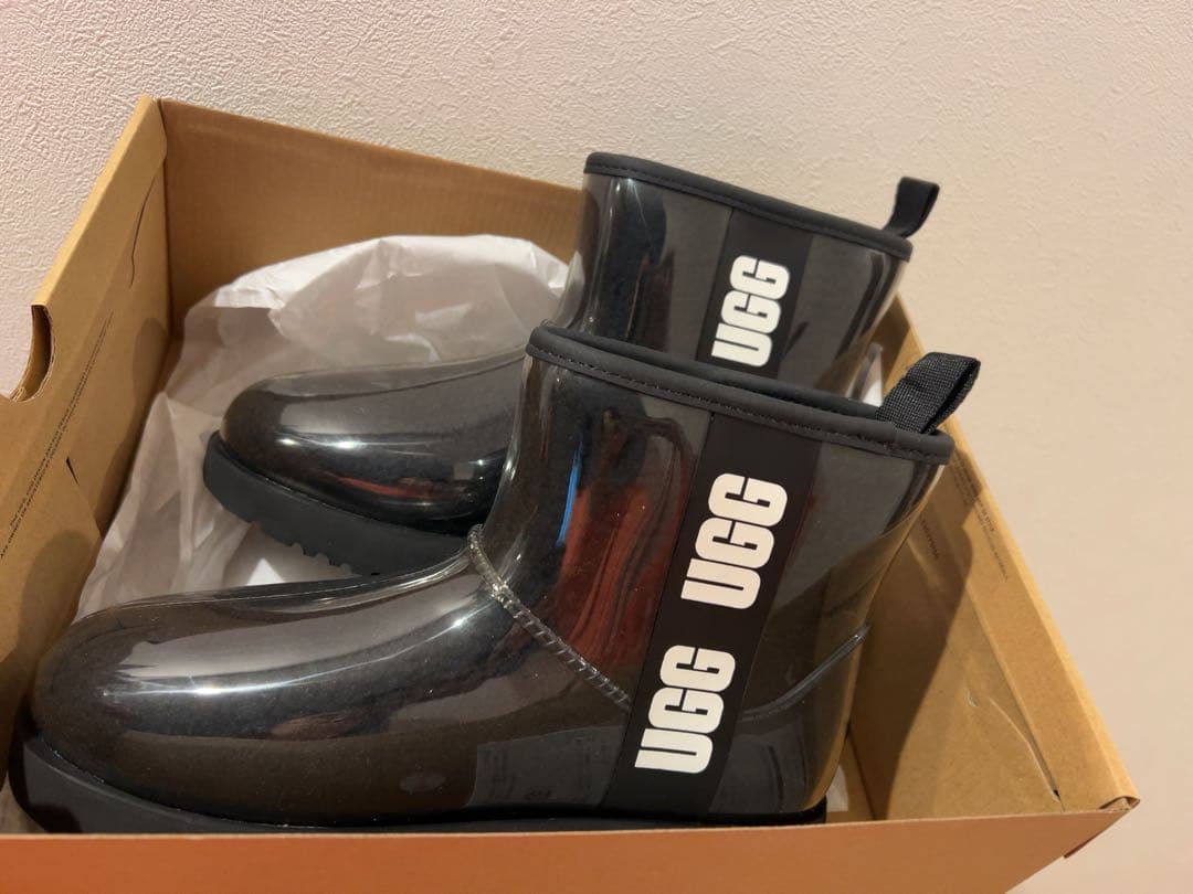 新品　UGG ブラック　防水ブーツ Classic Clear Mini 24㎝