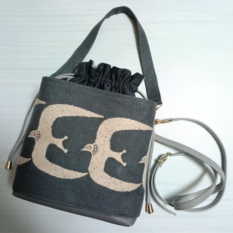 ミナペルホネン　ポケット巾着バッグ　go!　ダークグレー　鳥さん