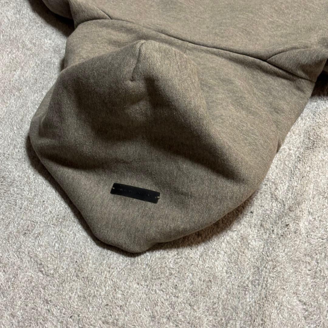 fear of god essentials パーカー 立体ロゴ L