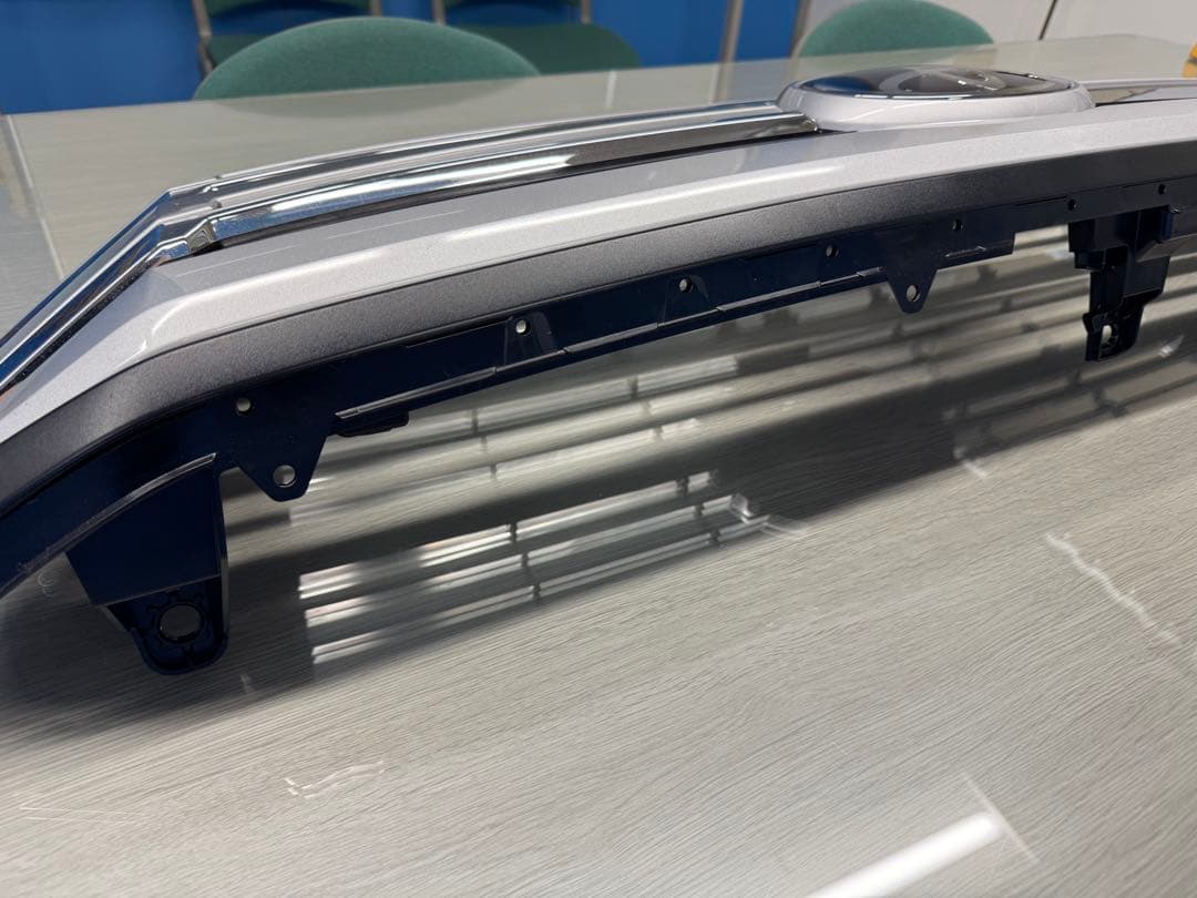 トヨタ ランクル300 純正グリル