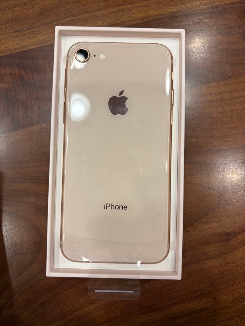 【新品】iPhone8 64GB ゴールド au SIMフリー