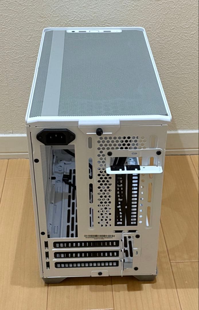 NR200P WhitePCケース