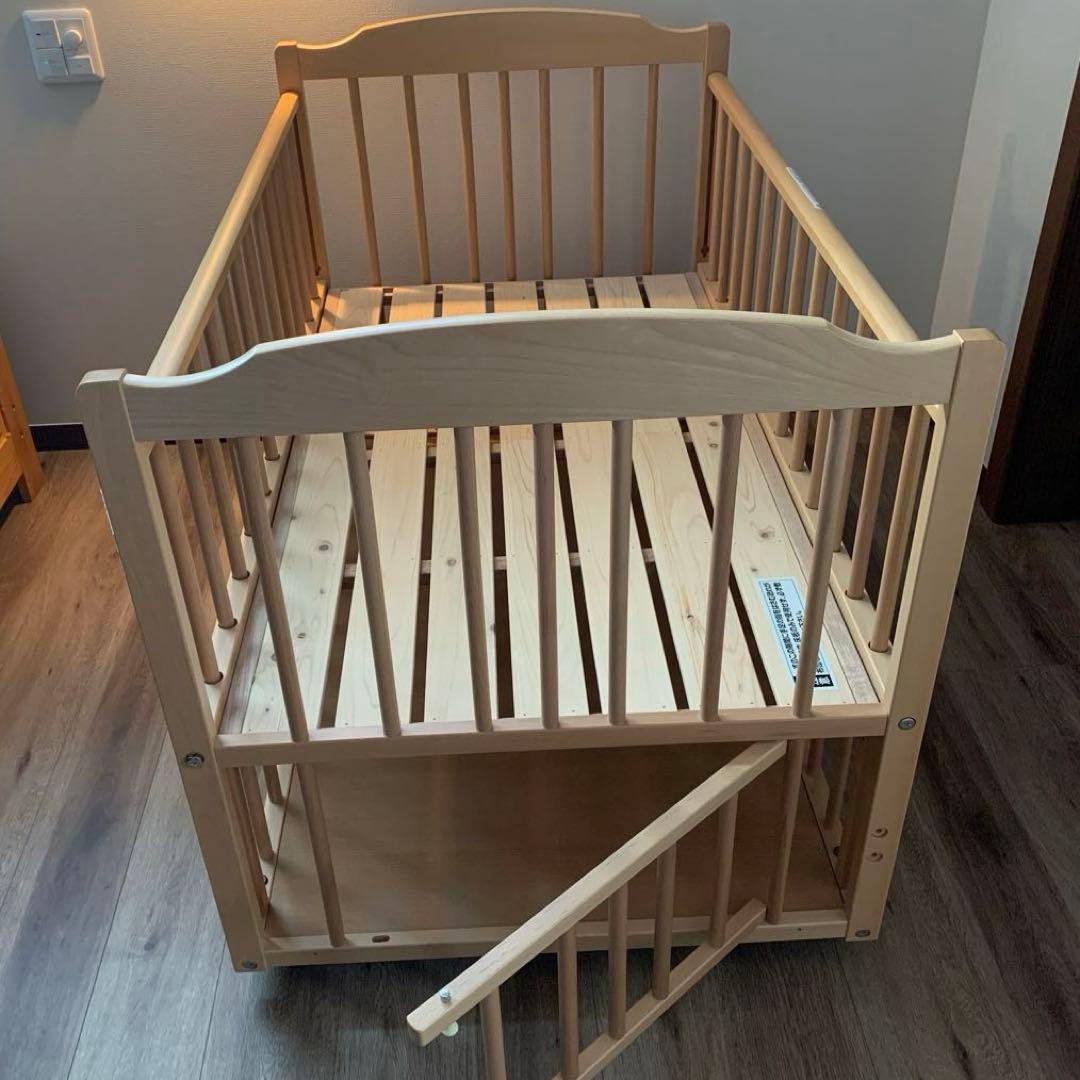 木製ベビーベッド　キャスター付き　添い寝可能　国産ひのき　キッズベッド