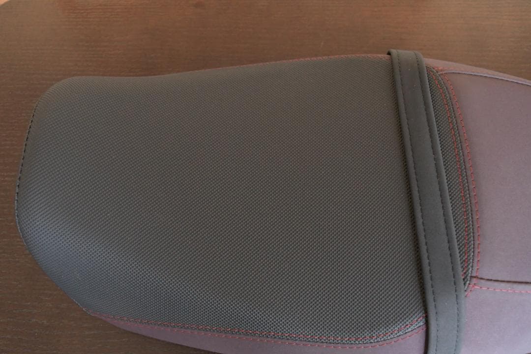 美品 XSR900 旧型　シート