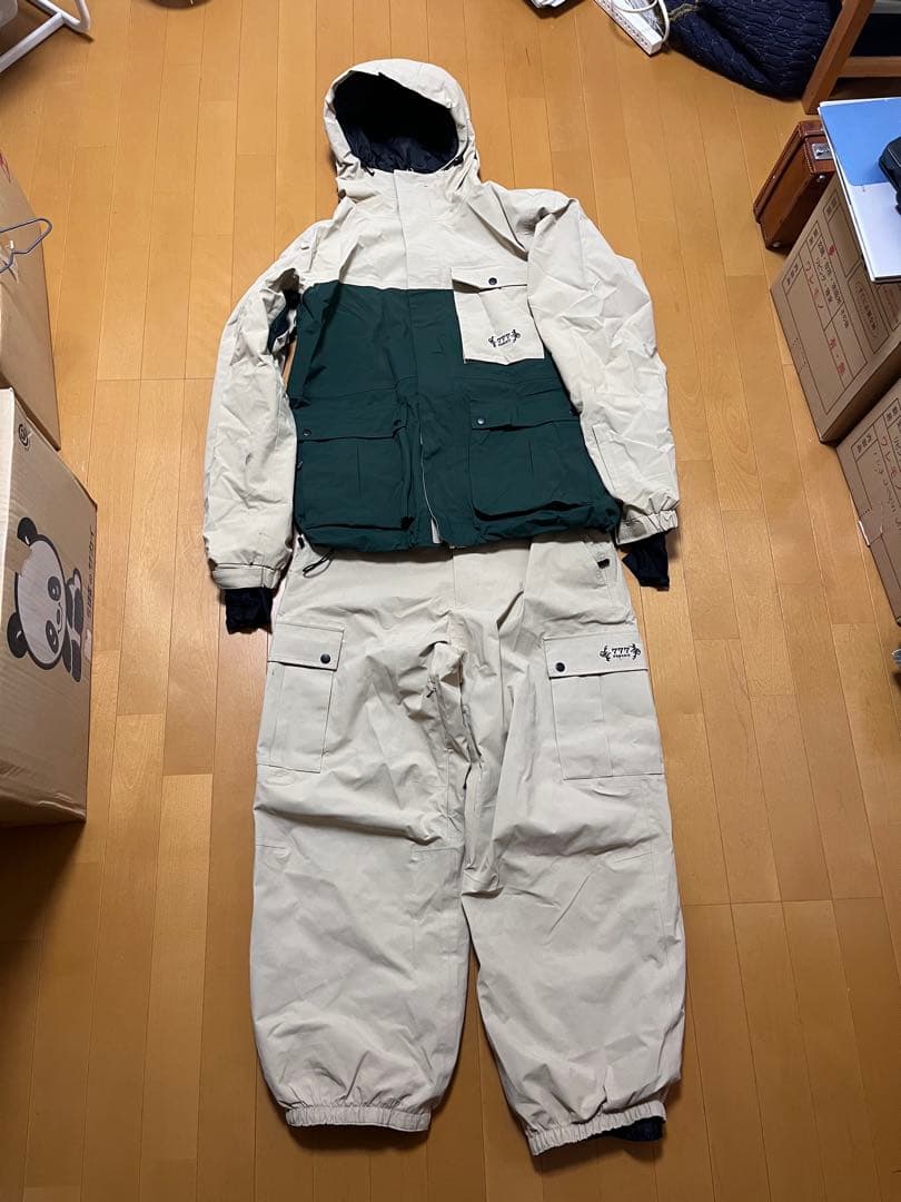 NOMADIK 777 22-23モデル Lサイズ 上下セットベージュ/グリーン