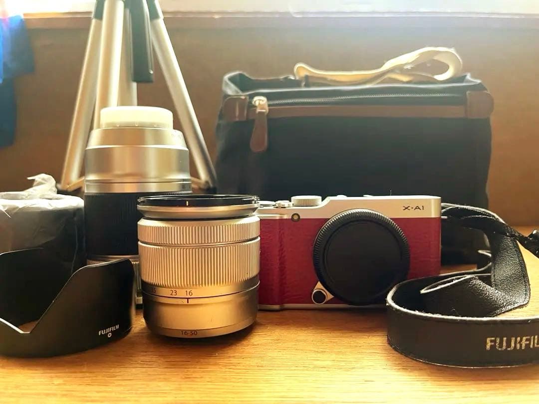 Fujifilm XA1 ミラーレスカメラ レッド