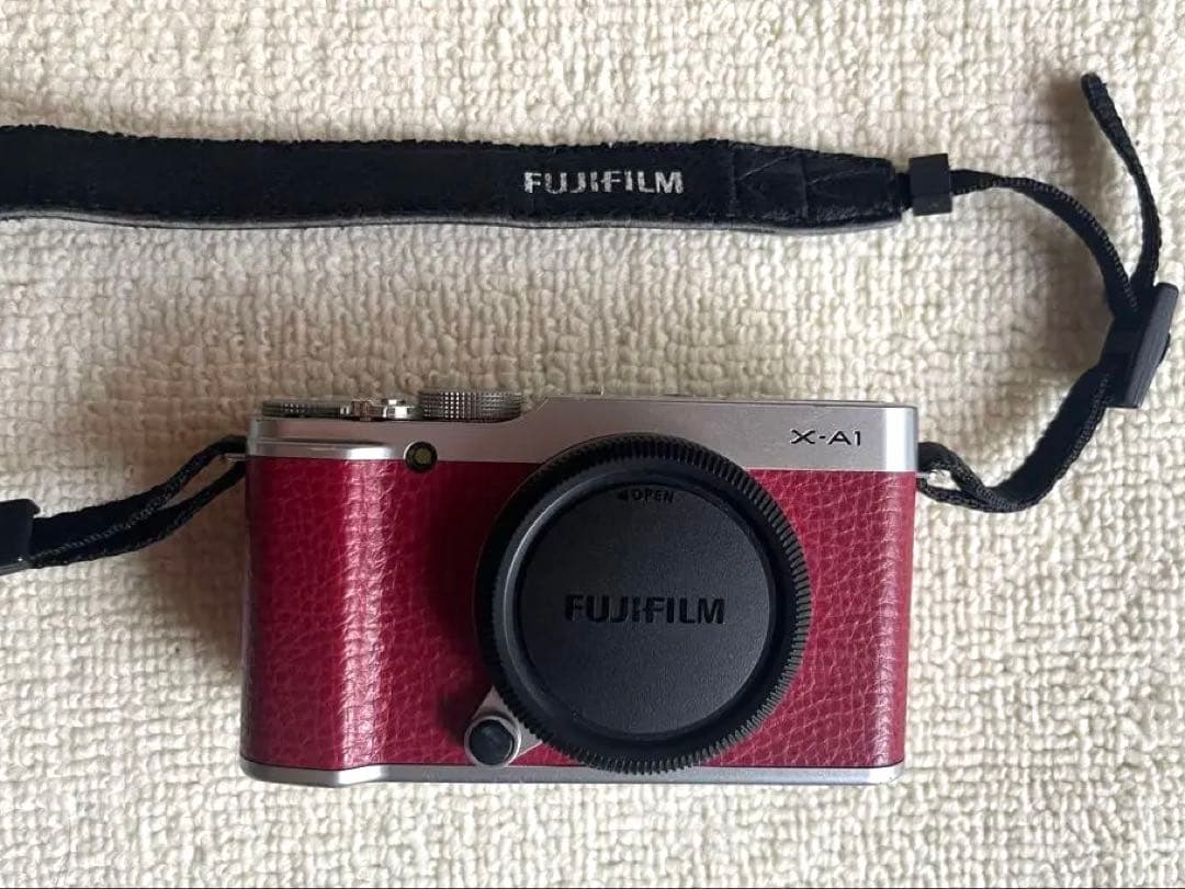Fujifilm XA1 ミラーレスカメラ レッド